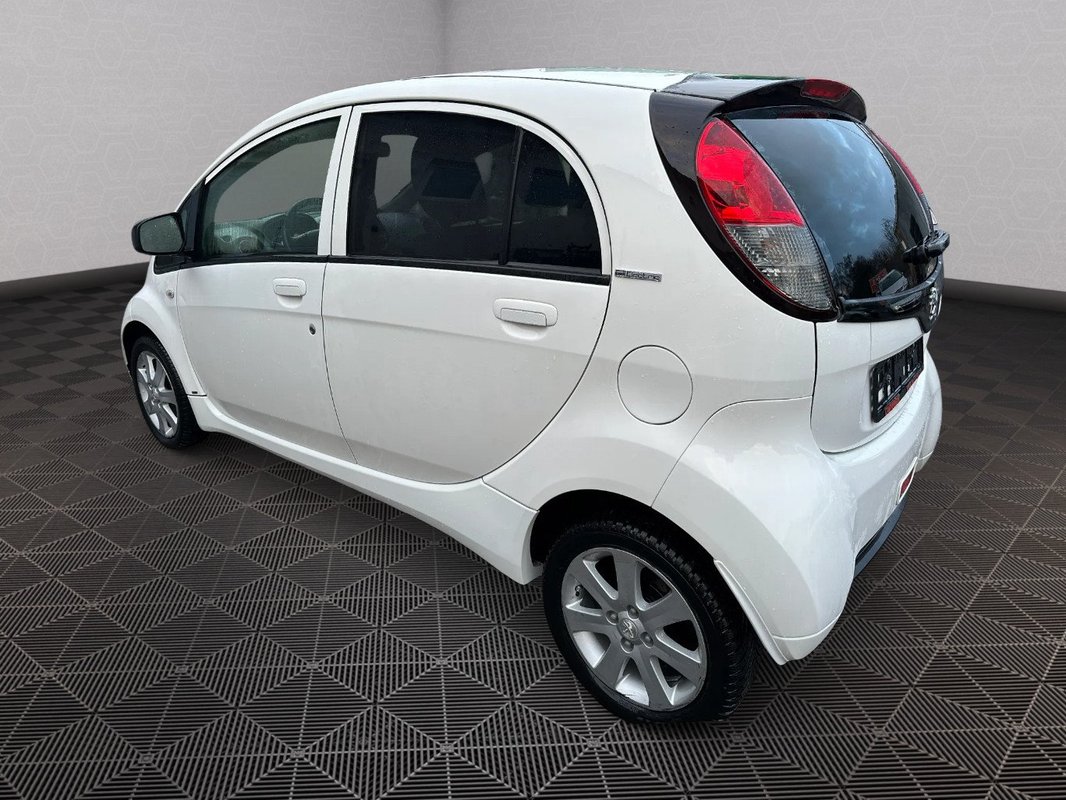 Peugeot iOn foto 17