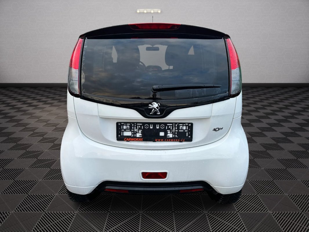 Peugeot iOn foto 18