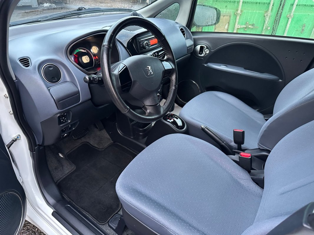 Peugeot iOn foto 21