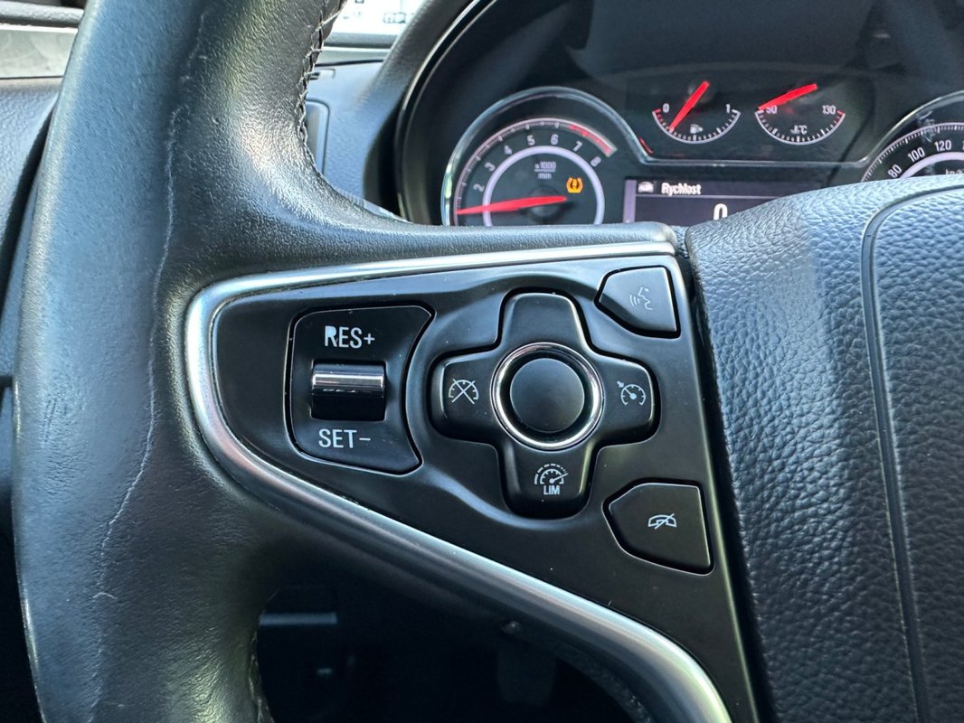 Opel Insignia foto 8