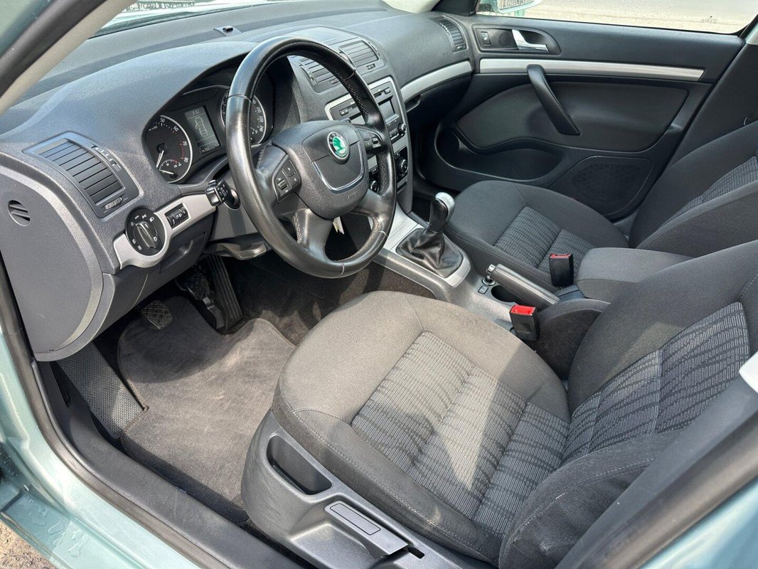 Škoda Octavia foto 2