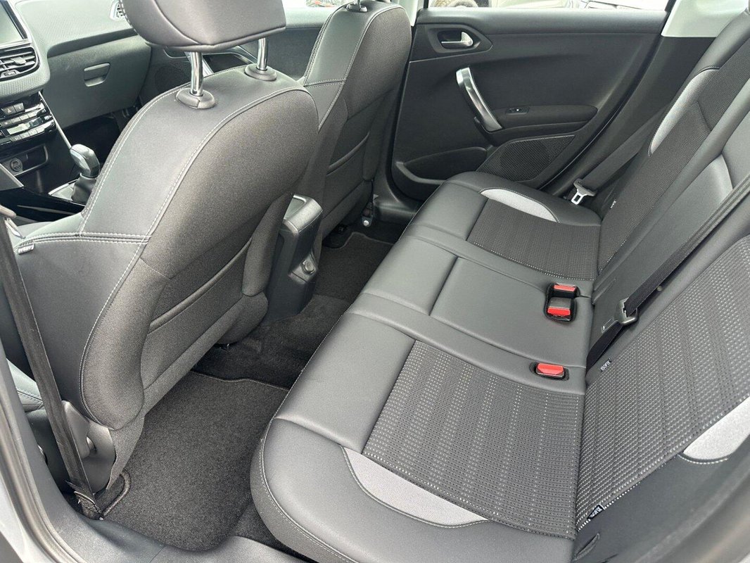Peugeot 2008 foto 2