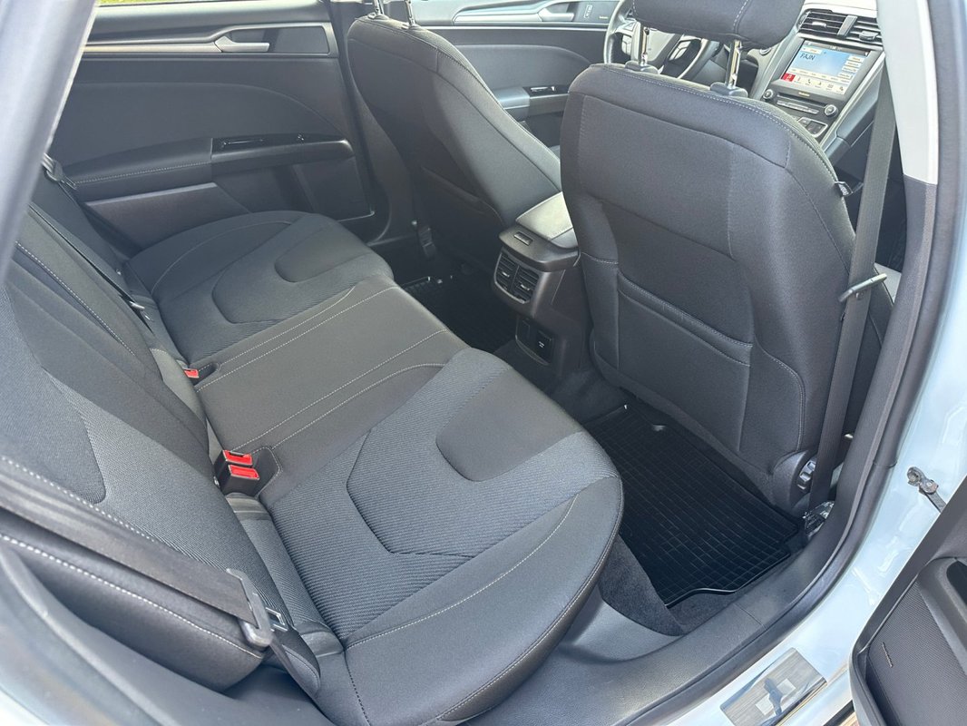 Ford Mondeo foto 2