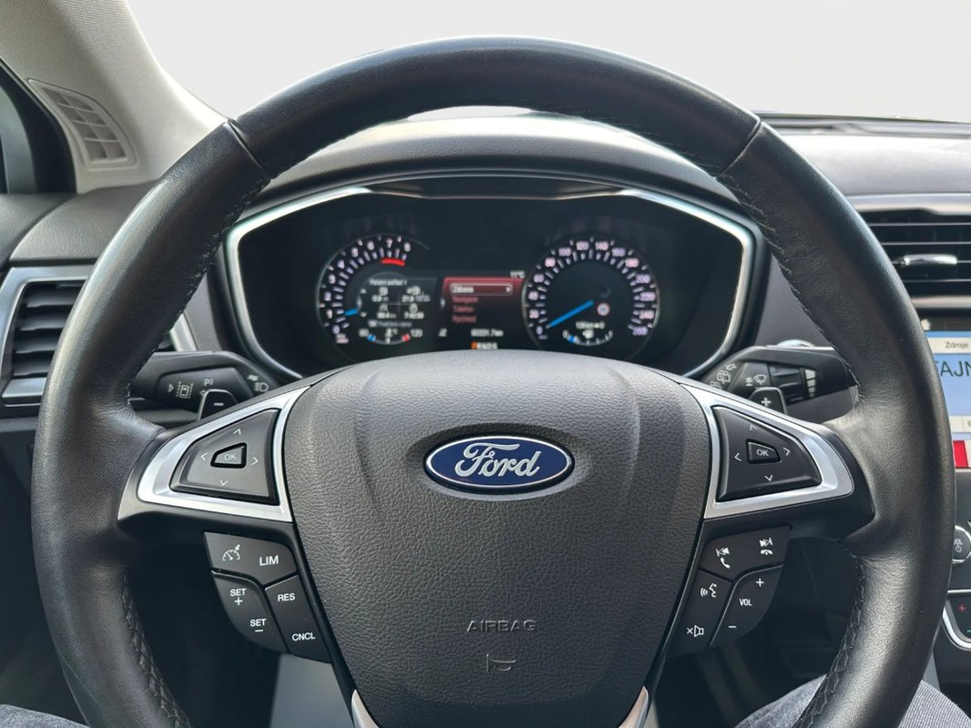 Ford Mondeo foto 16