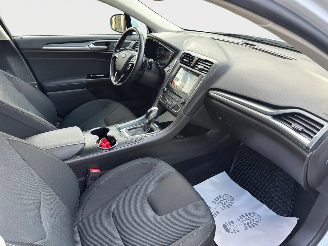 Ford Mondeo foto 25