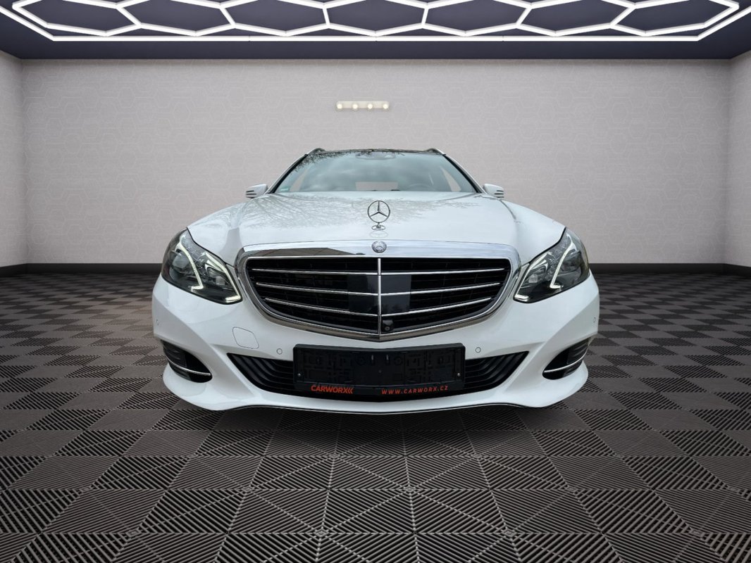 Mercedes-Benz Třídy E foto 12